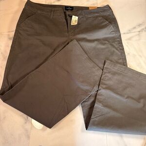 American Eagle Outfitters Women’s Straight Leg Pants in Olive